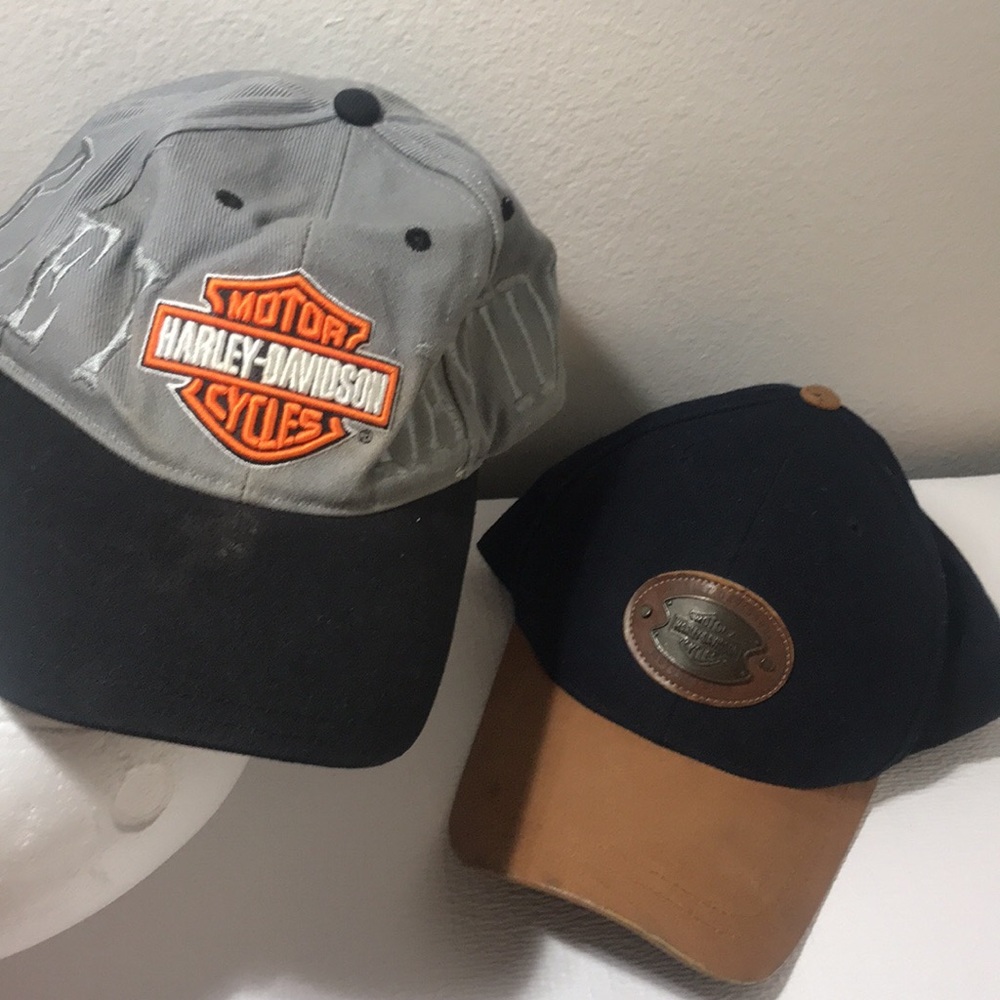 A set of Harley Davidson Hats get both low price